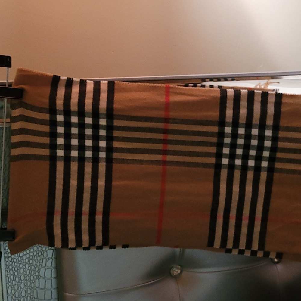 Burberry Scarf - Picture 6 of 6